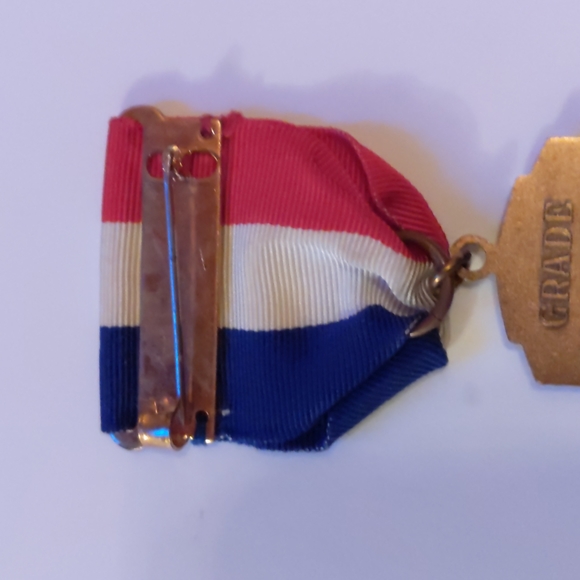 Orig. 1949 BOSTON HERALD SPELLING BEE Class Champion Medal by L.G. Balfour Co. - Picture 6 of 6